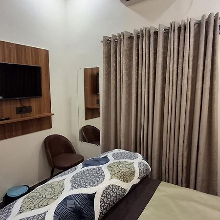 Shri Harihar Dham Otel Mathura Dış mekan fotoğraf